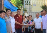 Hội CĐV trao tiền quyên góp, ủng hộ gia đình anh Phạm Văn Cường